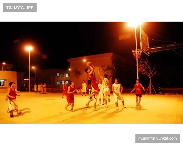 进攻路径犯规界定模糊，防守球员移动判罚标准亟待明确